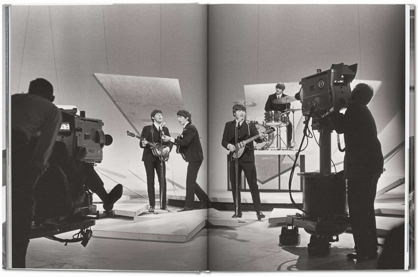 The Beatles on the road 1964-1966 Boek