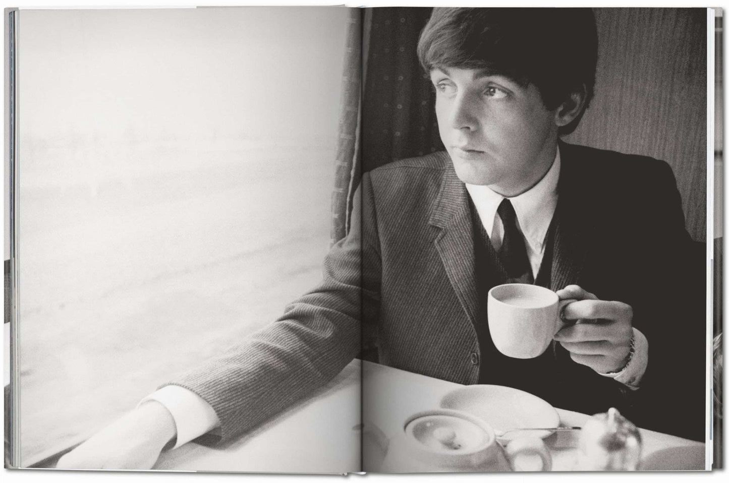 The Beatles on the road 1964-1966 Boek